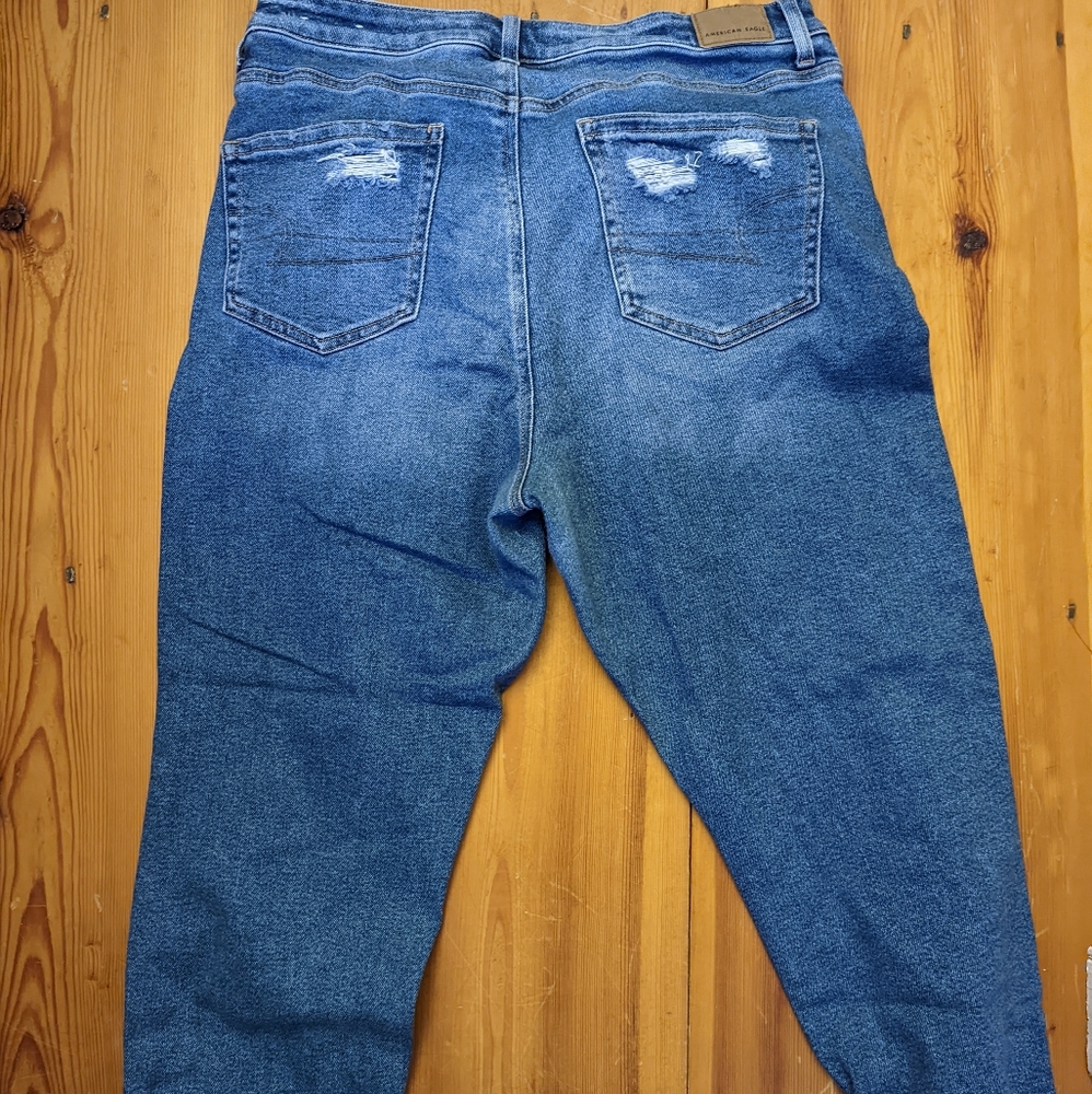 AE mom jean size 12 short